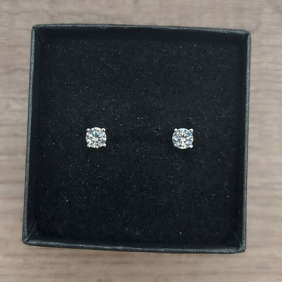 0.3 Carat Moissanite 925 Silver Sterling Simple Silver Stud Earrings - Picture 4 of 9
